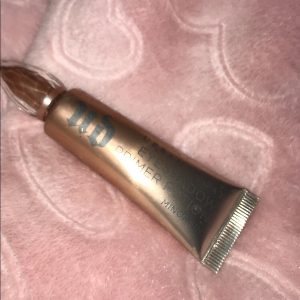 Urban decay shimmer eyeshadow primer